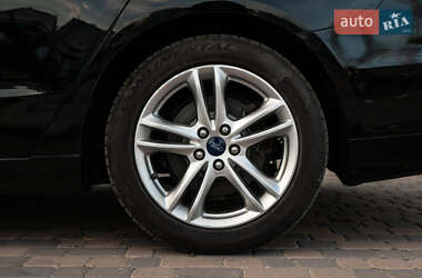 Седан Ford Fusion 2015 в 