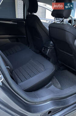 Седан Ford Fusion 2015 в 