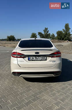 Седан Ford Fusion 2017 в 