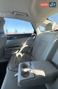 Седан Ford Fusion 2017 в 