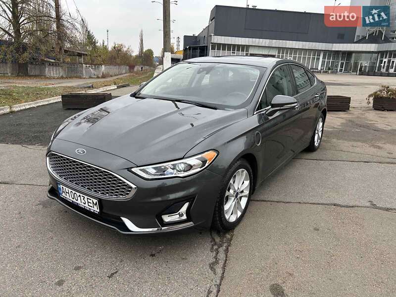 Седан Ford Fusion 2019 в 