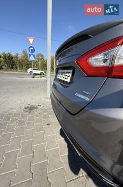 Седан Ford Fusion 2013 в 