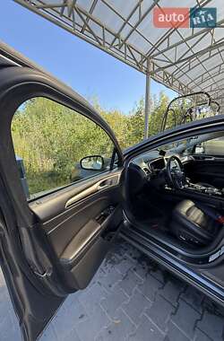 Седан Ford Fusion 2013 в 