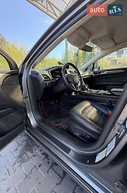 Седан Ford Fusion 2013 в 