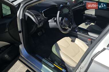 Седан Ford Fusion 2017 в 