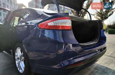 Седан Ford Fusion 2015 в 