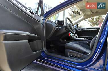 Седан Ford Fusion 2015 в 