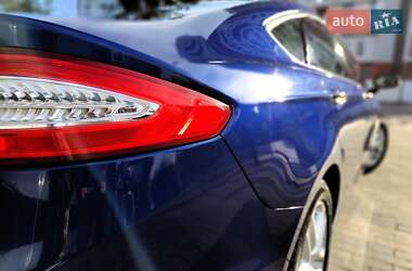 Седан Ford Fusion 2015 в 