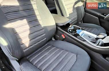 Седан Ford Fusion 2015 в 