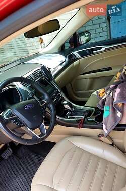 Седан Ford Fusion 2016 в 