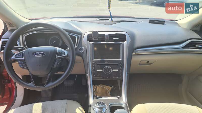 Седан Ford Fusion 2017 в 