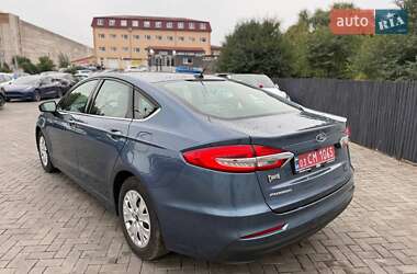 Седан Ford Fusion 2019 в 