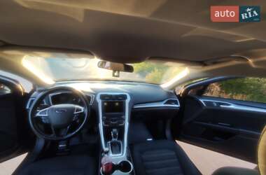 Седан Ford Fusion 2015 в 