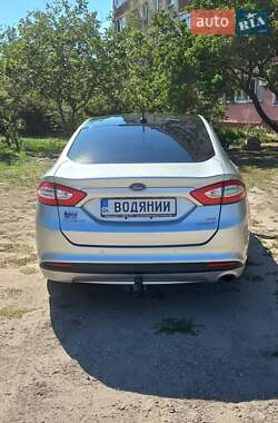 Седан Ford Fusion 2015 в 