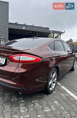 Седан Ford Fusion 2015 в 