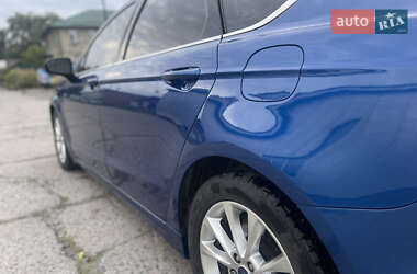 Седан Ford Fusion 2016 в 