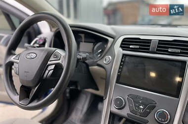 Седан Ford Fusion 2016 в 