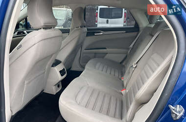 Седан Ford Fusion 2016 в 