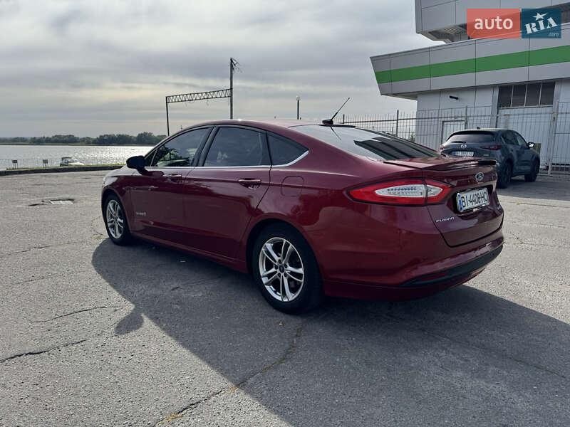 Седан Ford Fusion 2015 в Кременчуці