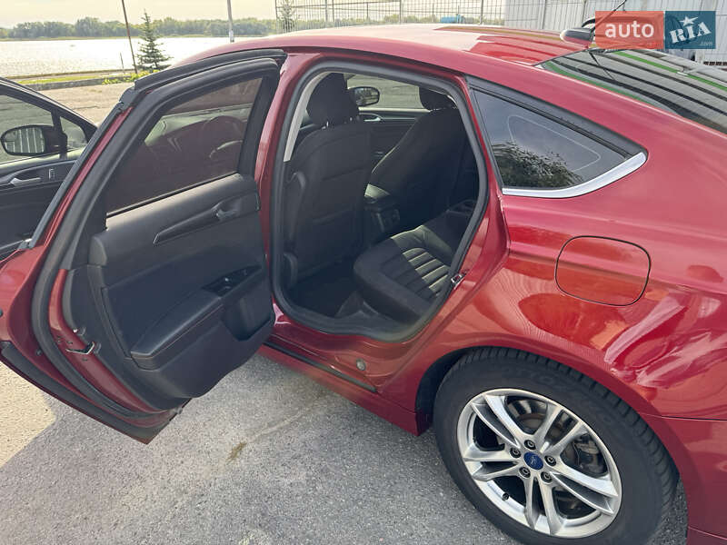 Седан Ford Fusion 2015 в Кременчуці