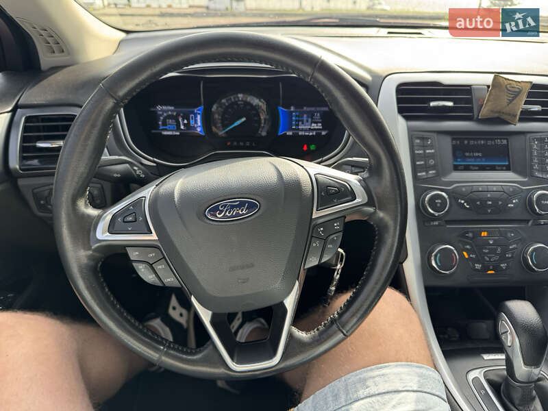 Седан Ford Fusion 2015 в Кременчуці