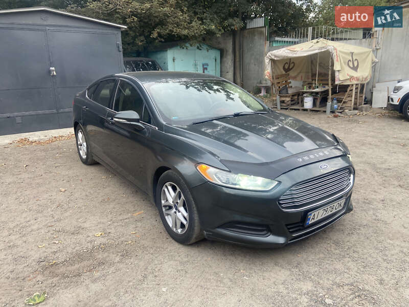 Седан Ford Fusion 2015 в 