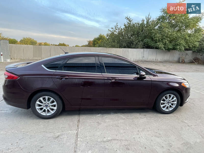 Седан Ford Fusion 2016 в Снігурівці