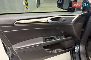 Седан Ford Fusion 2013 в 