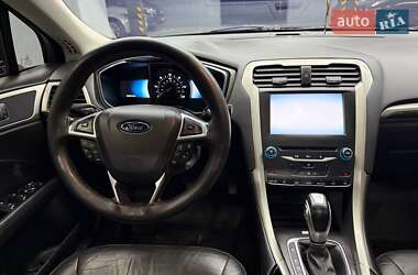 Седан Ford Fusion 2013 в 