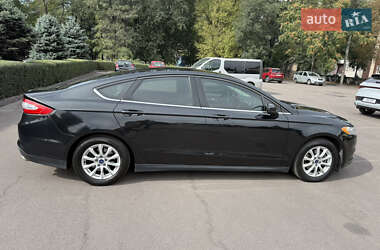 Седан Ford Fusion 2015 в 