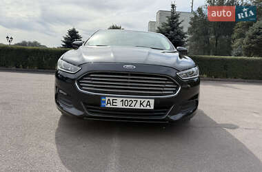 Седан Ford Fusion 2015 в 