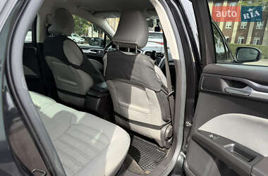 Седан Ford Fusion 2015 в 