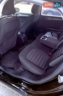 Седан Ford Fusion 2016 в 