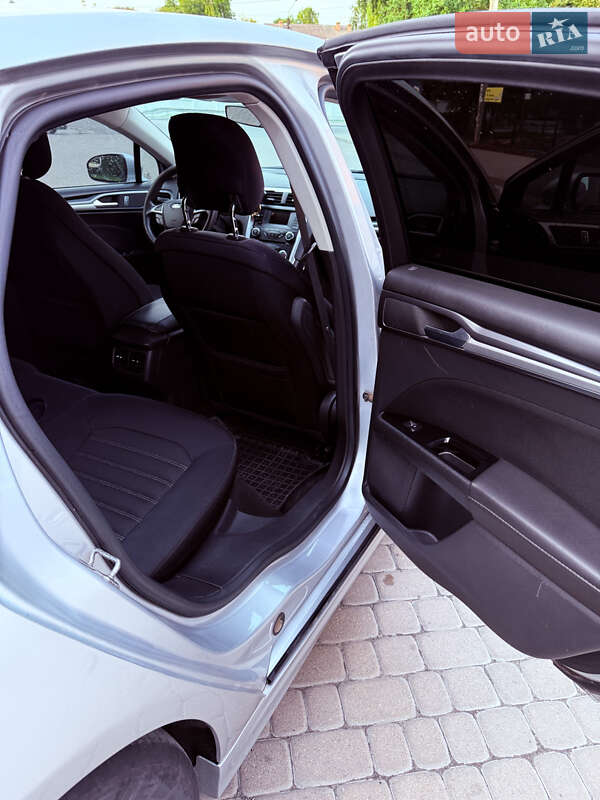 Седан Ford Fusion 2014 в Острозі