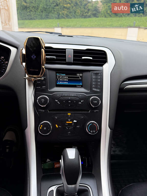 Седан Ford Fusion 2014 в Острозі