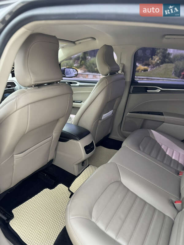 Седан Ford Fusion 2016 в Мукачевому