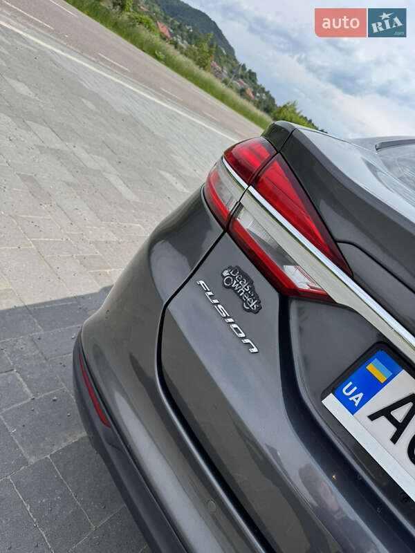 Седан Ford Fusion 2016 в Мукачевому