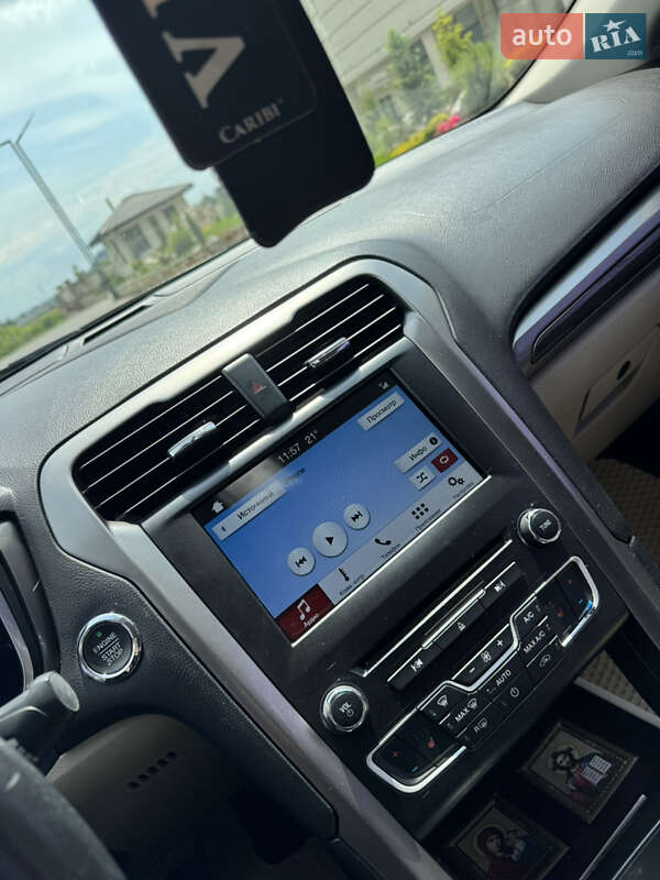 Седан Ford Fusion 2016 в Мукачевому