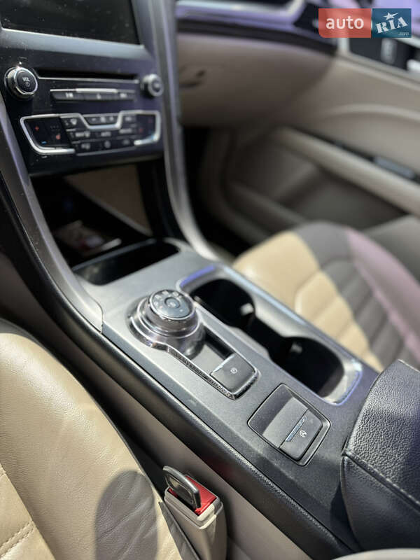 Седан Ford Fusion 2016 в Мукачевому