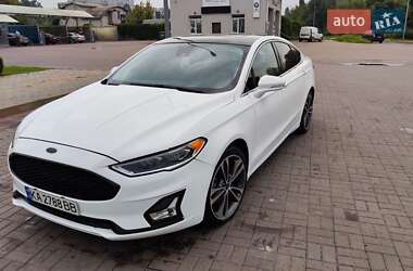 Седан Ford Fusion 2018 в 