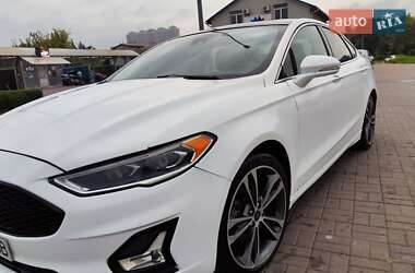 Седан Ford Fusion 2018 в 