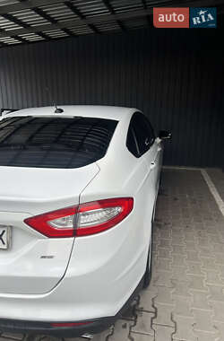 Седан Ford Fusion 2014 в 