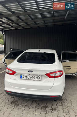 Седан Ford Fusion 2014 в 
