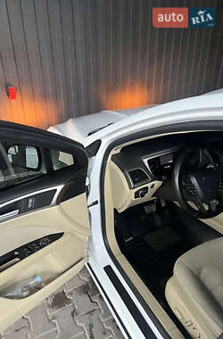 Седан Ford Fusion 2014 в 