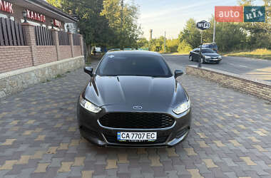 Седан Ford Fusion 2016 в 
