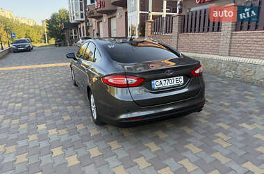 Седан Ford Fusion 2016 в 