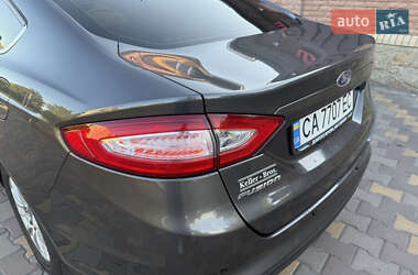 Седан Ford Fusion 2016 в 