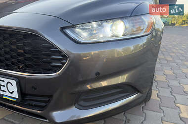 Седан Ford Fusion 2016 в 