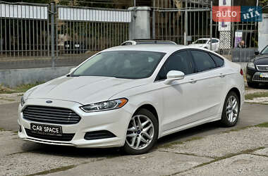 Седан Ford Fusion 2015 в 