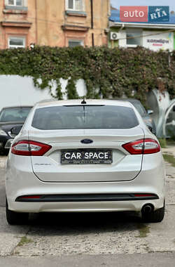 Седан Ford Fusion 2015 в 